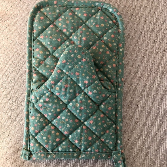 Victorian Hearts Kitchen Towels & Two Oven Mitts + HomeSweetHome Potholders - Picture 5 of 11